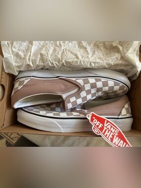 NWT Vans Classic Slip-On Checkerboard Sneakers in Taupe/White women’s 6.5